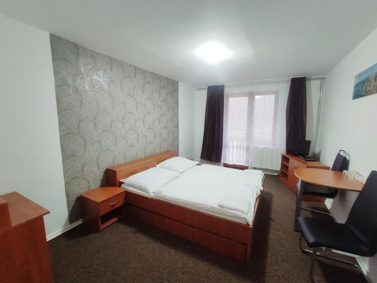 Horsky Hotel Eva Svätý Jur Δωμάτιο φωτογραφία