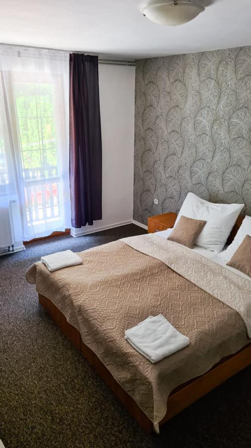 Horsky Hotel Eva Svätý Jur Εξωτερικό φωτογραφία