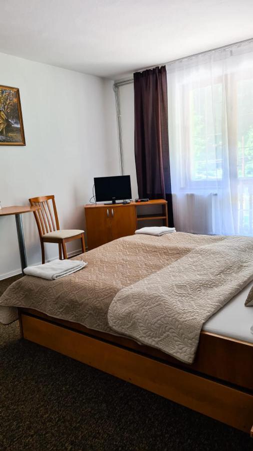 Horsky Hotel Eva Svätý Jur Εξωτερικό φωτογραφία
