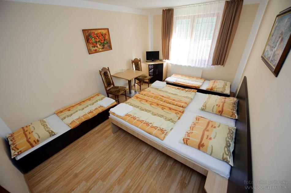 Horsky Hotel Eva Svätý Jur Εξωτερικό φωτογραφία