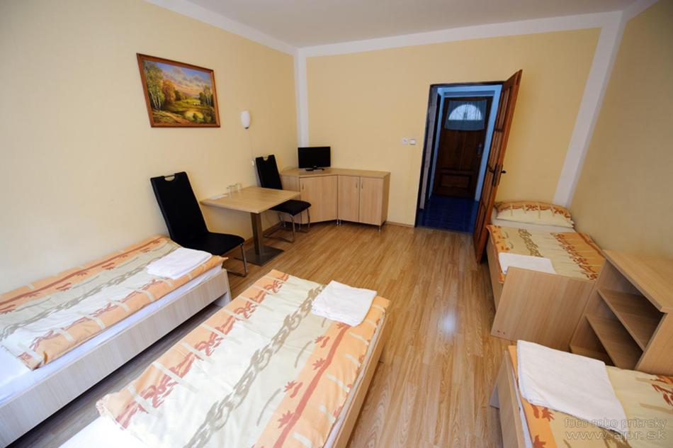 Horsky Hotel Eva Svätý Jur Εξωτερικό φωτογραφία
