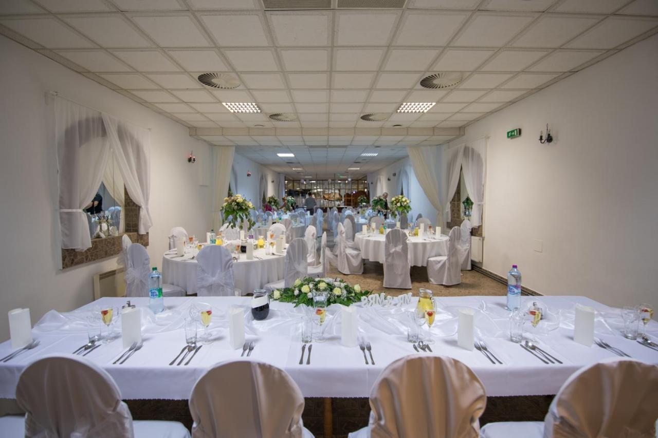 Horsky Hotel Eva Svätý Jur Εξωτερικό φωτογραφία