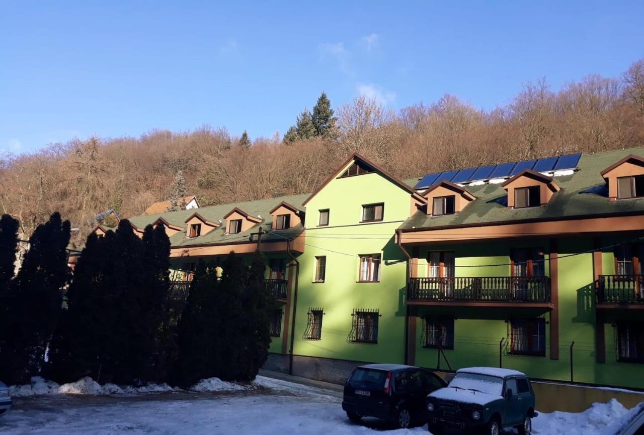 Horsky Hotel Eva Svätý Jur Εξωτερικό φωτογραφία